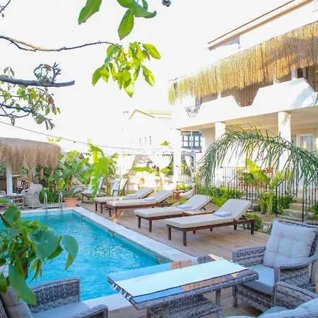 Londia Hotel *