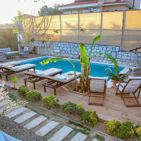 Londia Hotel *